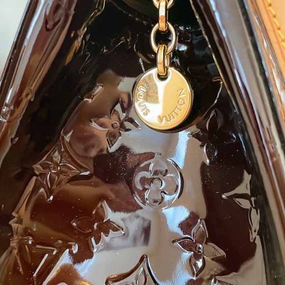 Louis Vuitton Vernis Brea GM Handbag! Was Retailed For $3050 + Tax! - Picture 15 of 16